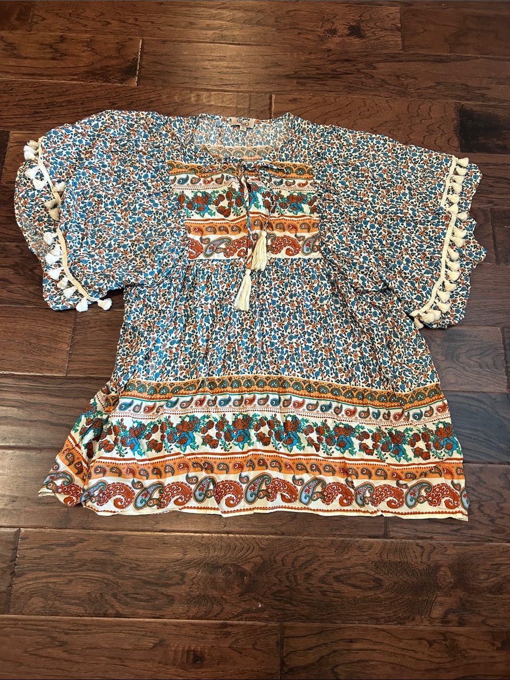 Gigio Plus boho top with fringe sleeves